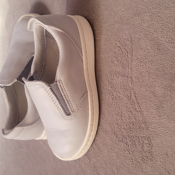 Clark's Leather Grey Toddler Slip on sneakers Sz 6 - Picture 7 of 11